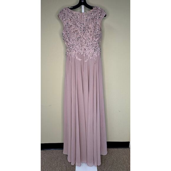Mac Duggal NWT Appliqué Cap Sleeve Bodice Flowy Gown in Vintage Lilac Size 6 - Picture 4 of 9